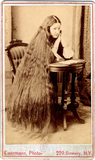 Vintage-Lady-with-beautiful-long-hair-vintage-33711988-381-640